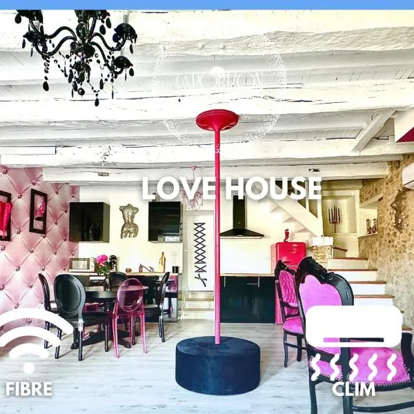 Caporizon-Lov'BNB-La seule Love House de Dordogne, hotel in Biras