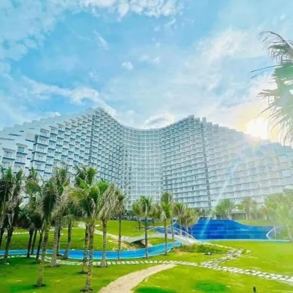 Happy Beach Seaview Condotel at The Arena Cam Ranh Resort, hotel in Cam Ranh