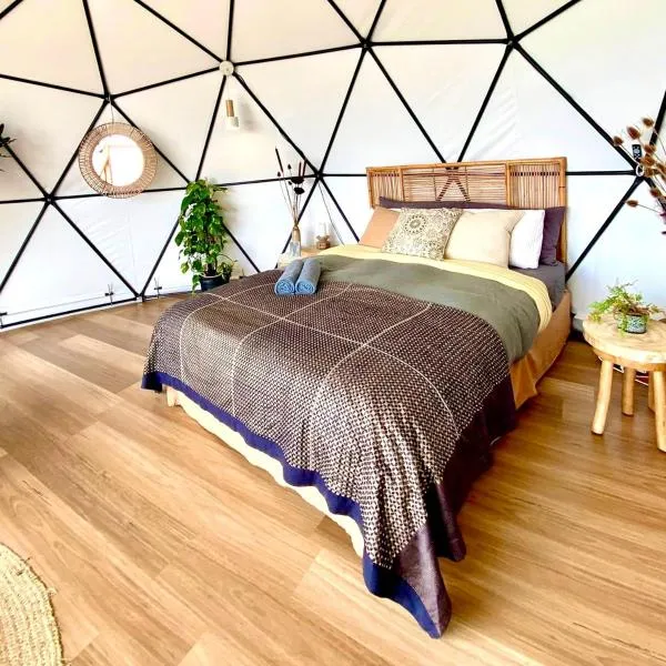 Noosa Water Element Dome - Breathtaking Views, hotel en Cootharaba