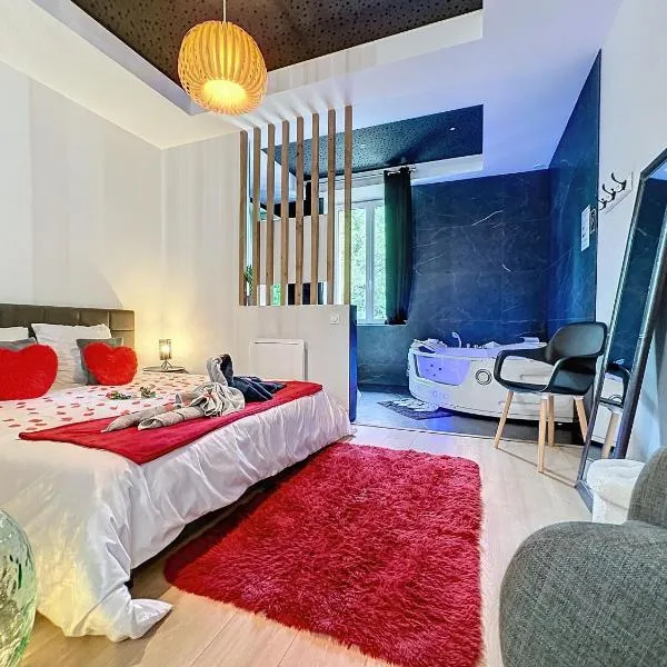 Viesnīca Loft Romantique avec jacuzzi à Saint-Etienne pilsētā Saint Etienne