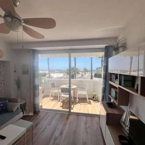 Close to the Beach Las Américas new gem apt wifi, hotel v destinaci Arona