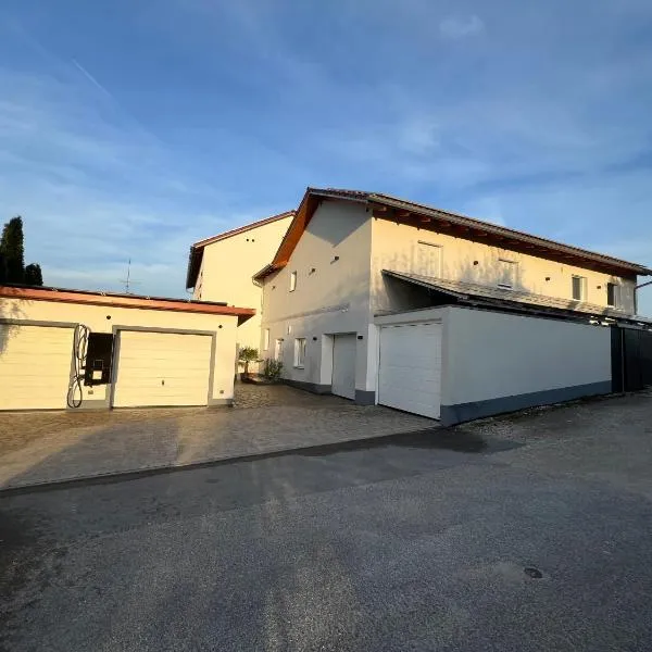 Ferienwohnung Villa Bachfischer, hotel v destinaci Viehhausen
