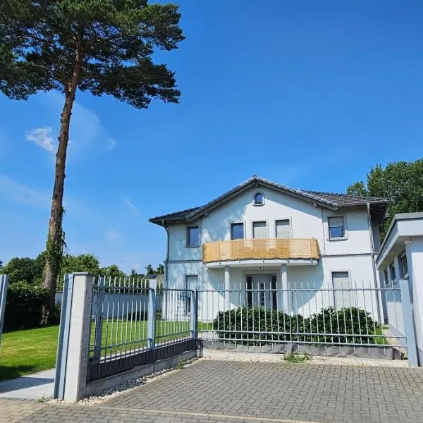 Stilvolles Wohnen nahe Berlin, Hotel in Fredersdorf