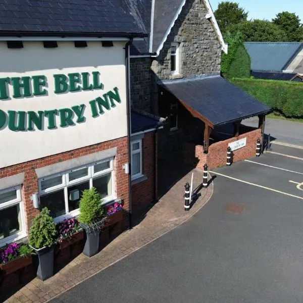 Bell Country Inn, hotel en Llanyre