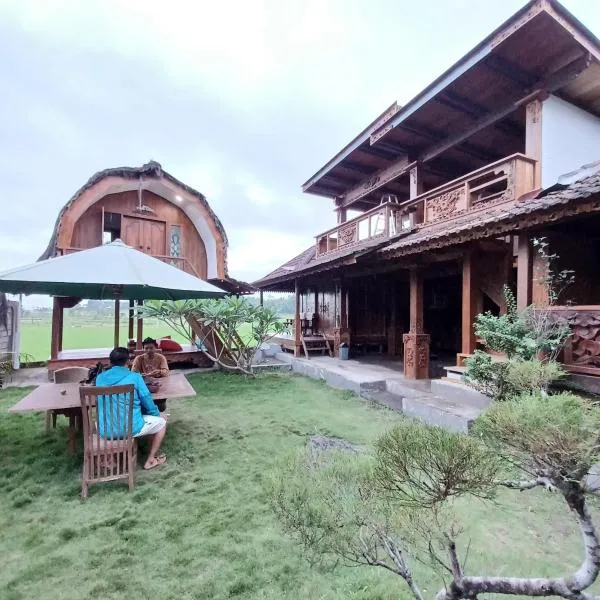 ํ๋ผ์ผ์ ์์นํ ํธํ
Bujak Permai Villa Matahari Lombok NTB