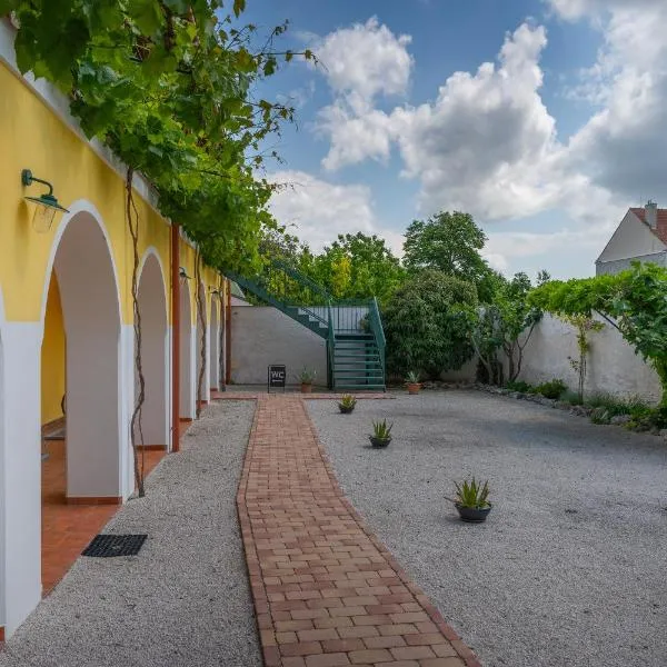 Ubytování Kroupa: Dolní Dunajovice şehrinde bir otel