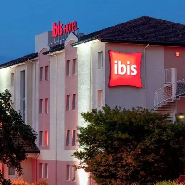 ibis Pau Lescar, hotel en Uzos