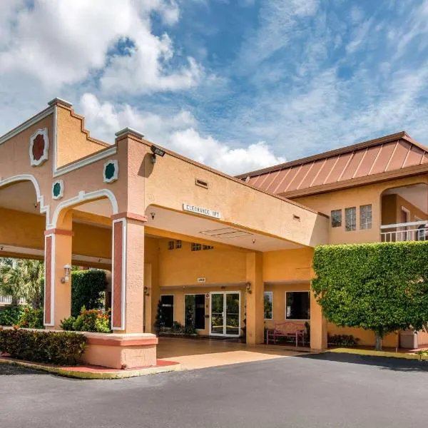 Quality Inn Sarasota North Near Lido Key Beach、サラソタのホテル