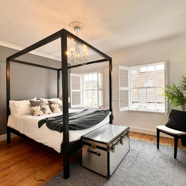 BEAUTIFUL WINDSOR COTTAGE, AMAZING LOCATION, The Castle, Ascot, Legoland, Free Parking Super Close, hotel in Windsor