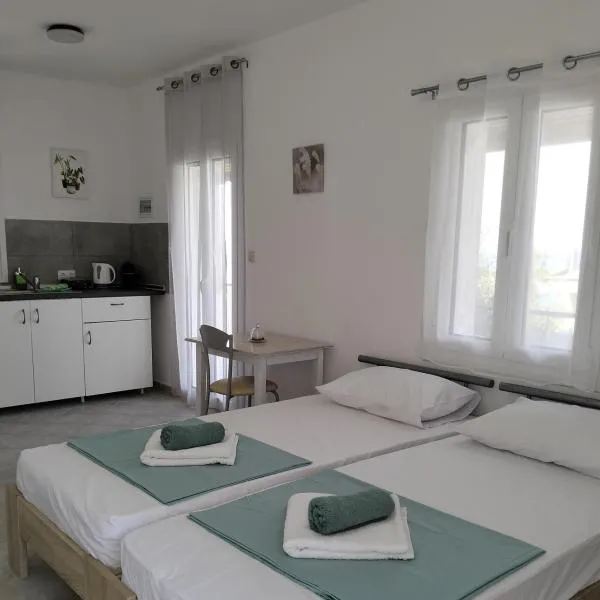 Thea's Apartment, hotel v destinaci Vráchos