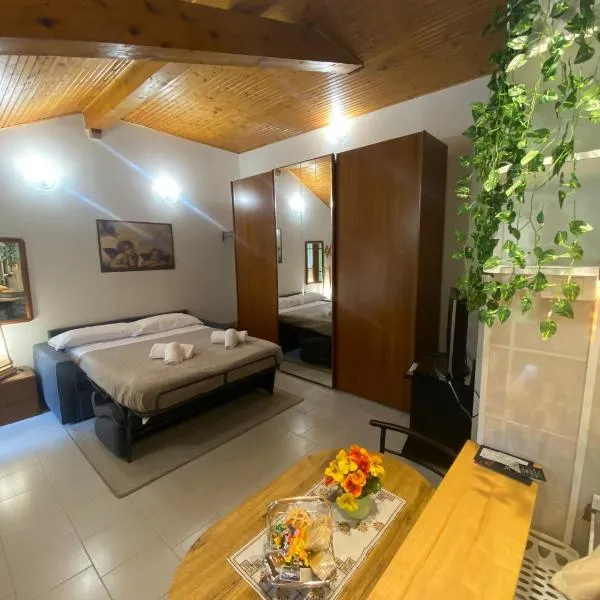 La Corte dei Torri loft on the lake, hotel in Oliveto Lario