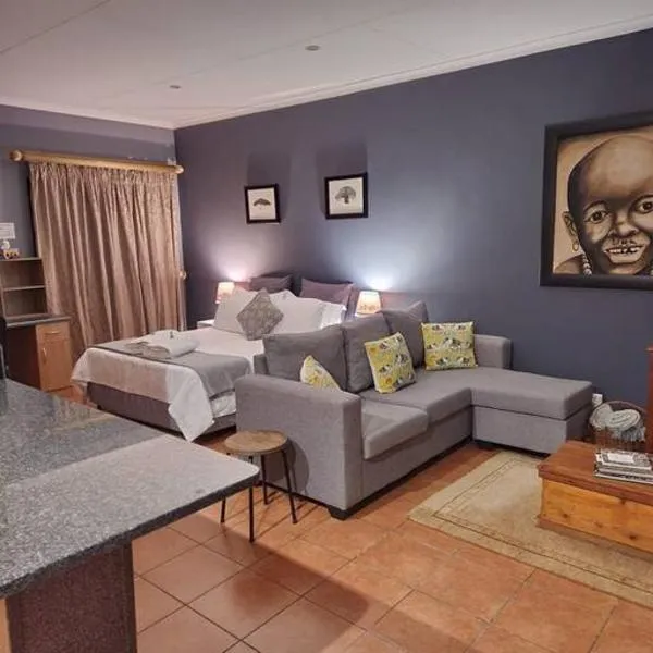 Studio in Lynnwood garden estate, hotel in Pretoria