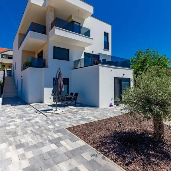 Casa MiA Apartments with parking, hotel in Zadar