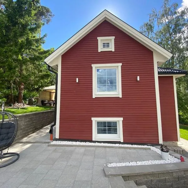 Charming apartment in a red house in Stockholm, hotel v destinaci Stockholm