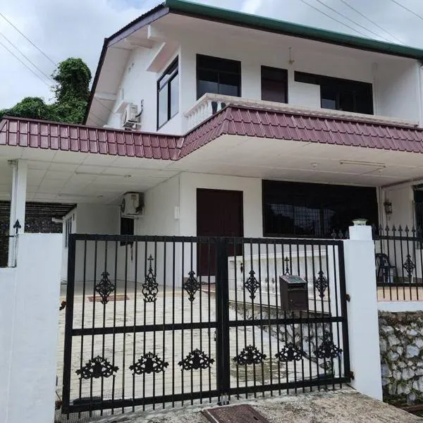 Home in Westwood Kuching, hotel v destinaci Kučing