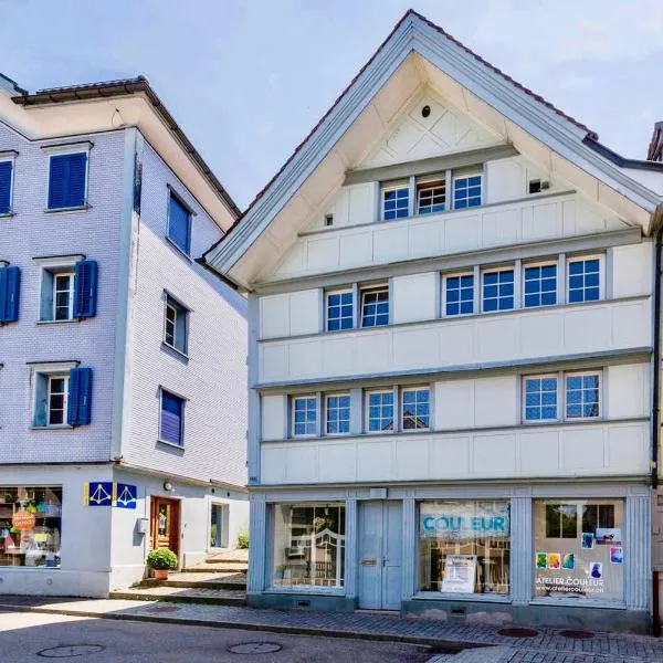 Farbige Wohnung Zentral, hotel a Herisau