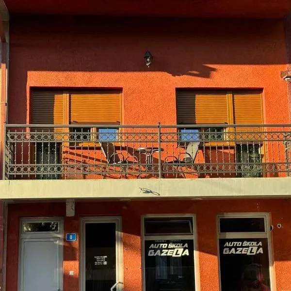 Apartmani Bulevar、ツェティニェのホテル