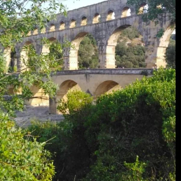 Meublé 6 personnes, hotel v destinaci Remoulins