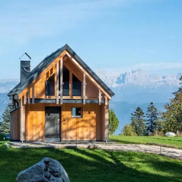 NEW OPENING "Sissi Chalets" - Unique Luxury Hideaway with Mountain view & Sauna, hotell sihtkohas Mendola