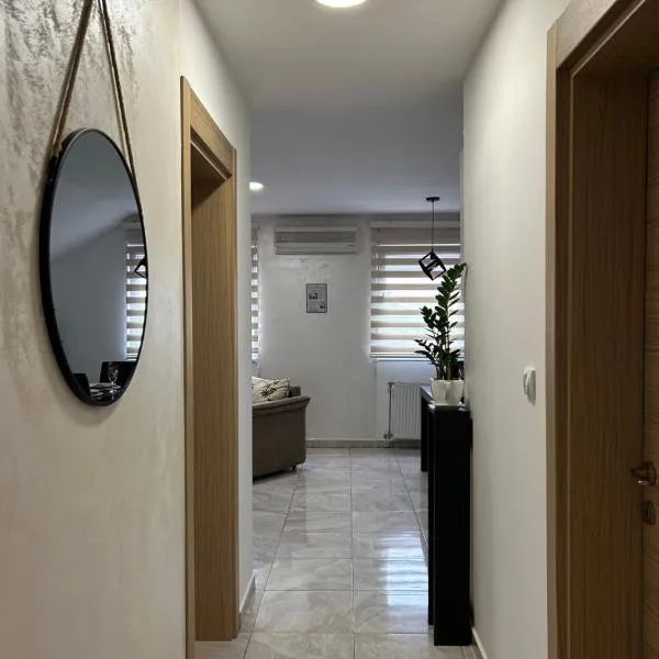Apartman Gold LUX, ξενοδοχείο σε Surčin