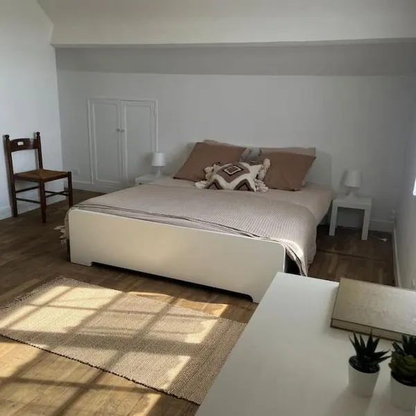 Grande Maison Briarde, hotel v destinaci Presles-en-Brie