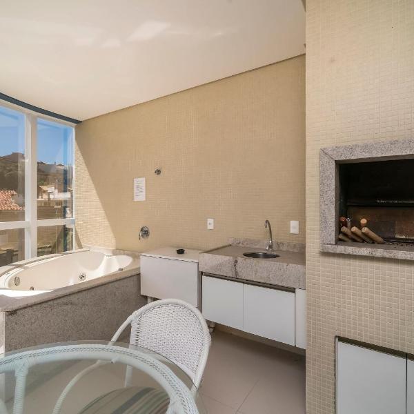 A17 - APARTAMENTO ALUGUEL DE TEMPORADA 03 SUÍTES PRÓXIMO AO MAR NO CENTRO DE BOMBINHAS - Foto 2