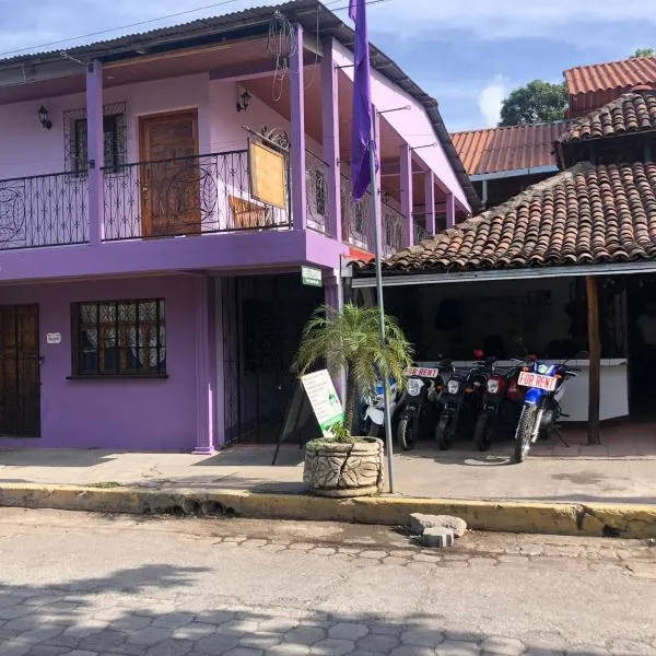 The Landing Hotel And Restaurant, khách sạn ở Moyogalpa