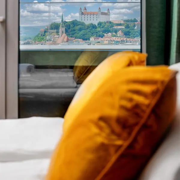 SKY PARK 1 - Luxurious #INSTAworthy Apartment in Downtown City Center with Included Parking, Best Address in Town, hotel in Bratislava