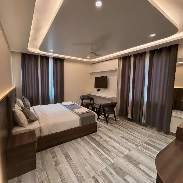 Raksha Suites & Banquet Greater Noida, hotel Greater Noidában