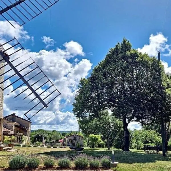 Les Curies - ludogîte, gîte et moulin avec piscine, hotel ad Aujols