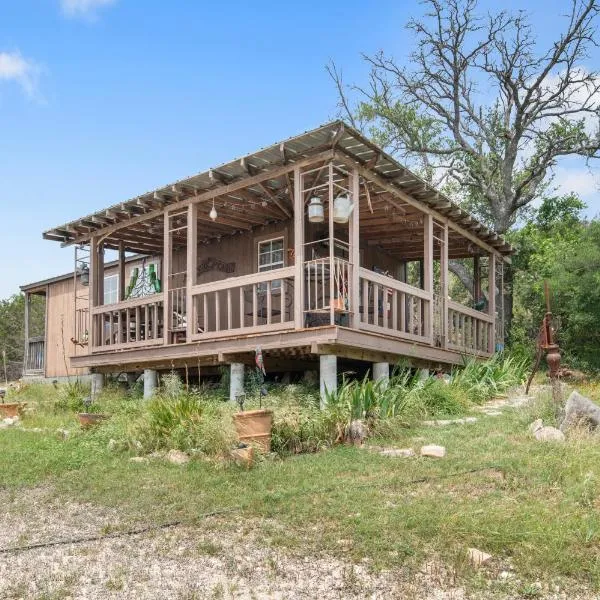 Artesia Hilltop Cabin, ξενοδοχείο σε Kerrville