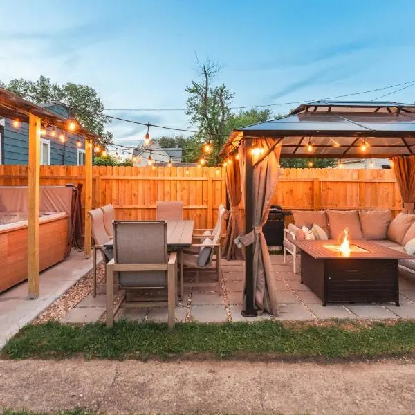 5 mins to Speedway! Walk to Zoo, WR park, IUPUI!, hotel in Indianapolis