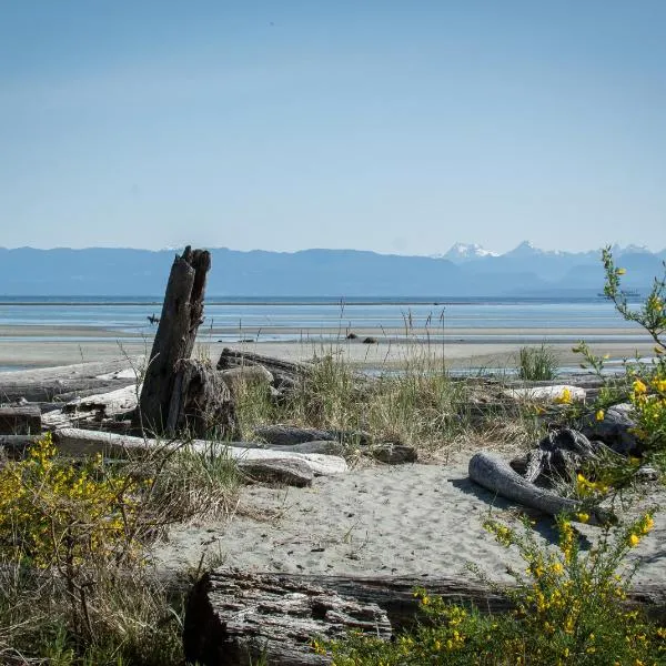 Windslow Guest Suite at Kye Bay, hótel í Comox