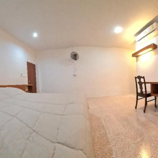 Banchang home village, hotel en Ban Phayun