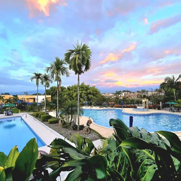 Apartamentos Privados de 3H y 2H a 5m del Aeropuerto, 20 minutos del Parque del Cafe, 4 Piscinas, 3 Jacuzzi, Sauna By Molca, hotel em Armenia