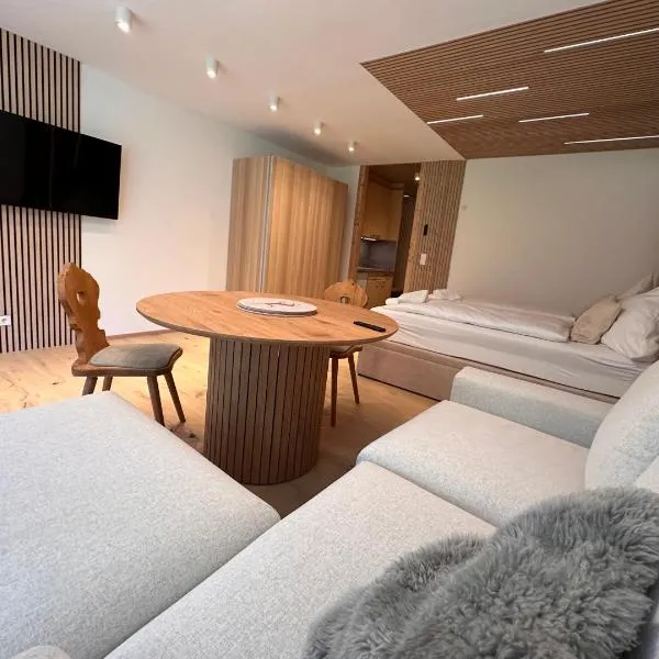Apartment mit Indoor Pool und Garten, hotel v destinaci Sankt Martin bei Lofer