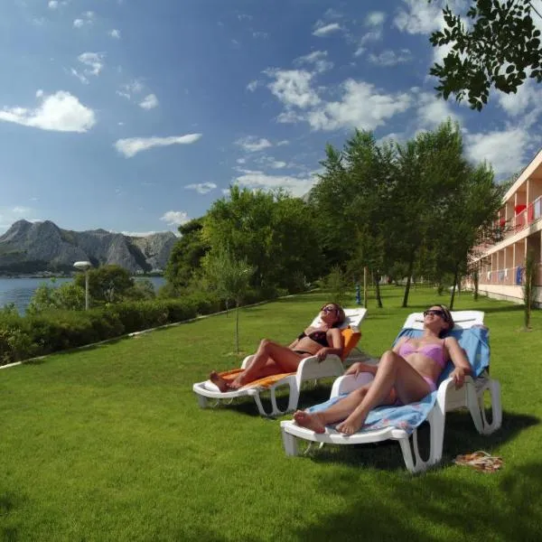 Tourist Settlement Brzet, hotel Omišban
