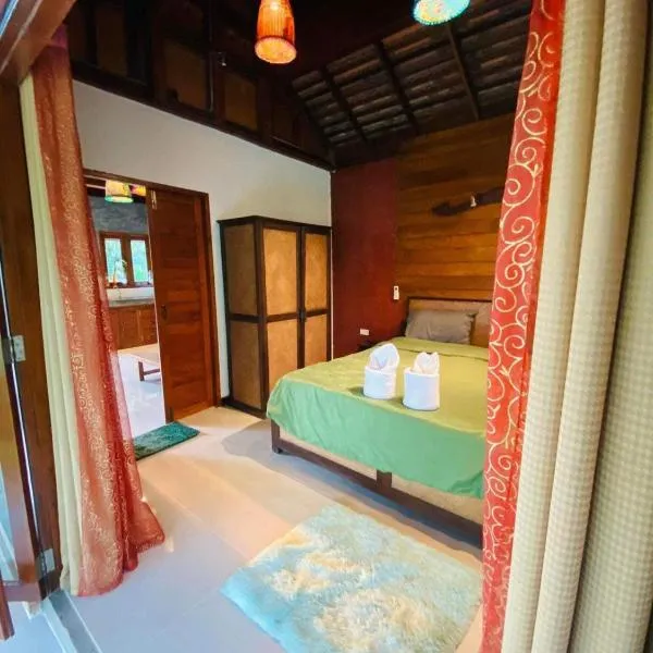 soi one house, hotel in Pai