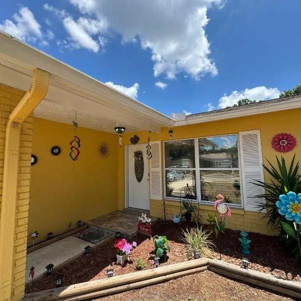 Tampa Oasis with Heated Pool & Family Comforts, hotel in Tampa