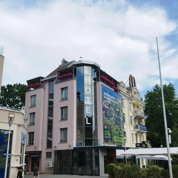 Family Hotel Opera - former City Mark hotel, hotel ve Varně