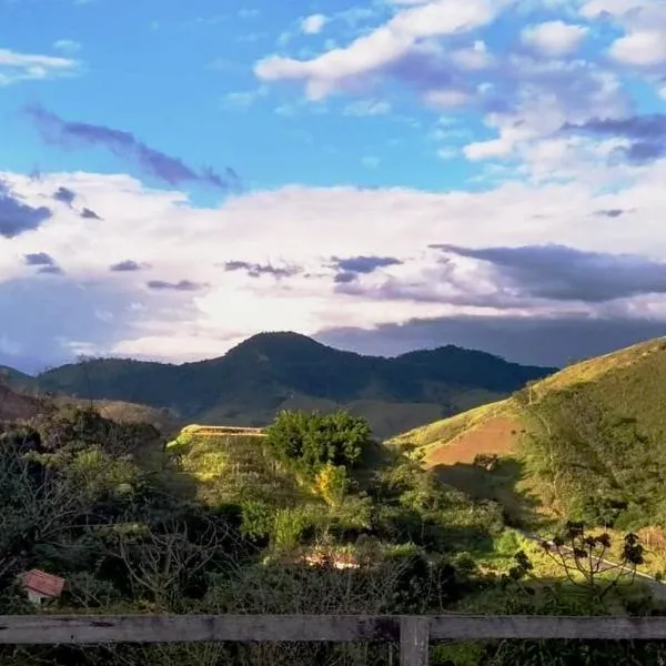 Chalé com vista para montanha na CERVEJARIA JYBÁ, hotel in Itajubá