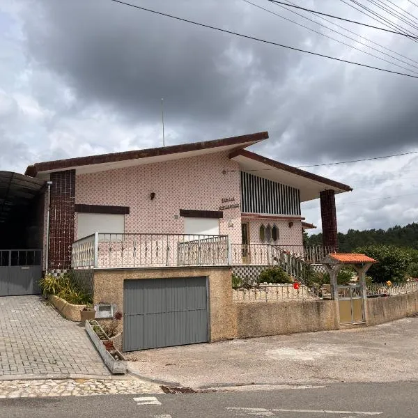 Casa dos Neto Santiago, hotel in Anadia