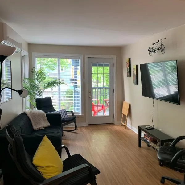 Two bedrooms and large office close to Halifax Citadel, hotel in Halifax