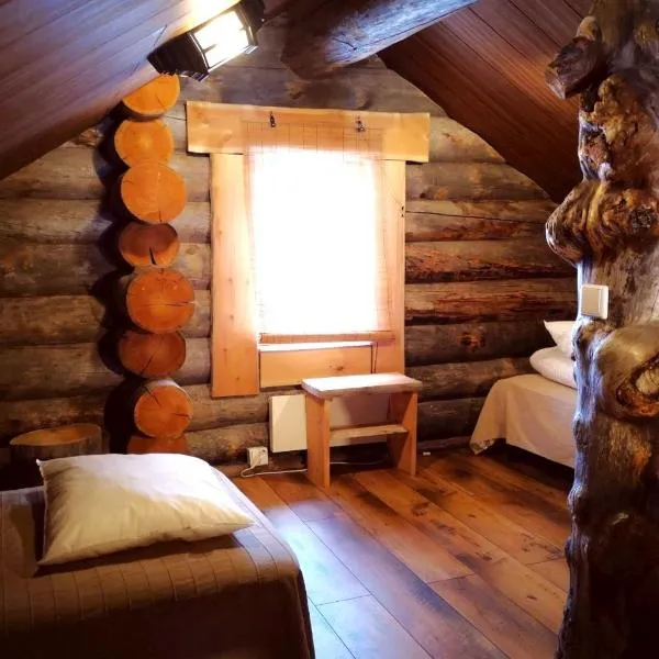 Comfy Cabin Retreat for 8 with Hot Tub & Sauna, Hotel in Jyväskylä