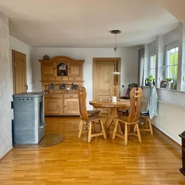 Moderne Ferienwohnung mit Sonnenbalkon in Fretter, hotel in Finnentrop