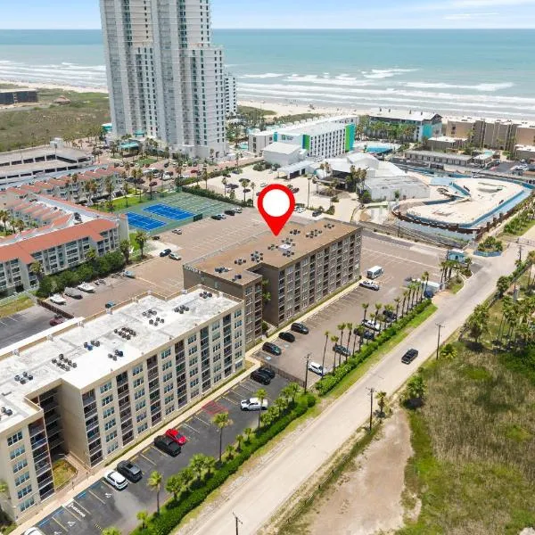 1st Floor 1 Bedroom Condo near Beach w Pool, hotel v destinaci South Padre Island
