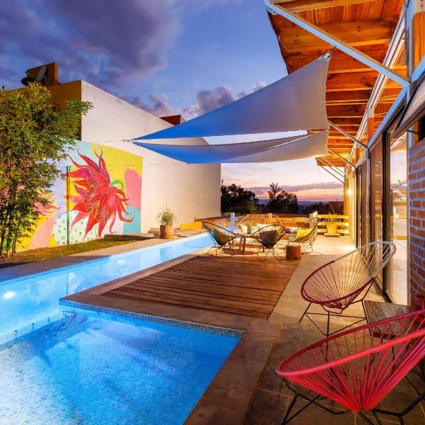 Casa Morales - San Miguel de Allende - Private Heated Pool and Wi-Fi, hotel di Comonfort
