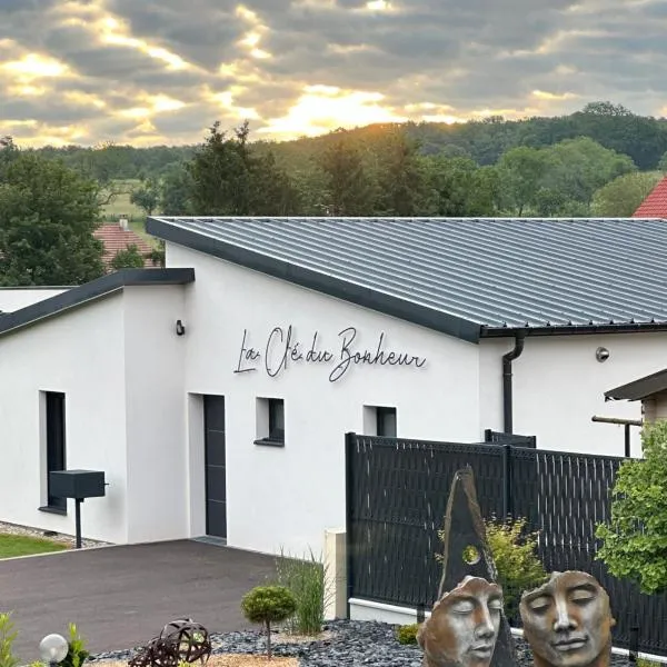 La Clé du Bonheur sauna jacuzzi hammam massages, hotel em Rahling