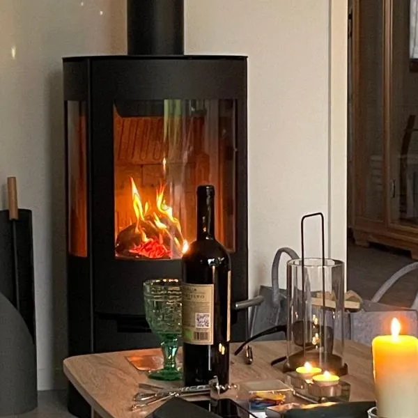 Ferienhaus am Gutspark 3, Klausdorf, ca 250 m bis zur Badestelle, hotel v destinaci Klausdorf Mecklenburg Vorpommern