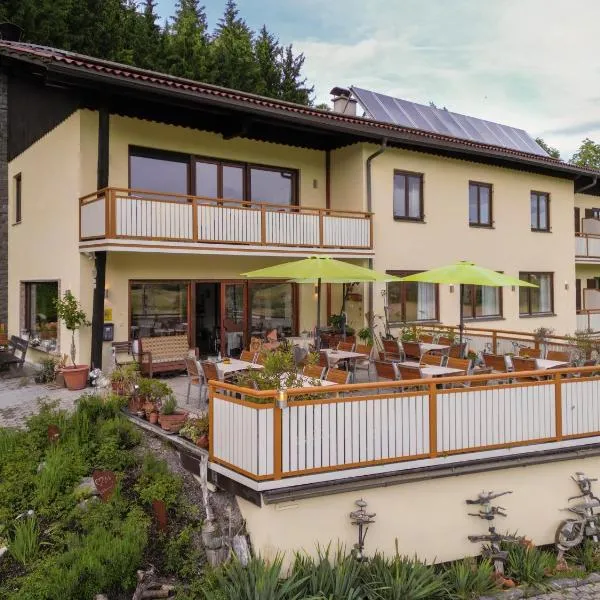 Ferienwohnungen Theresienhof, готель у місті Ledenitzen